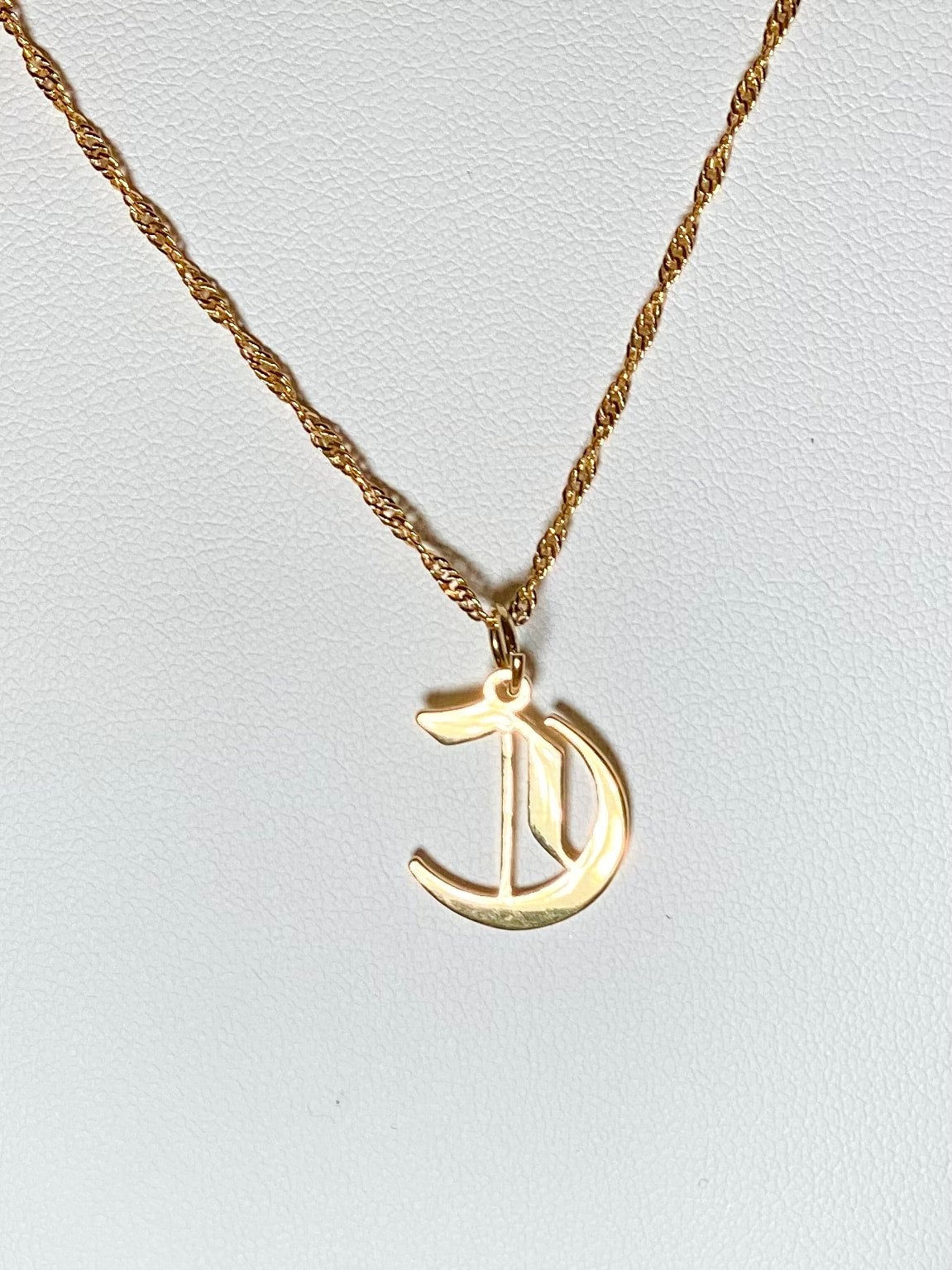 Old english d necklace store